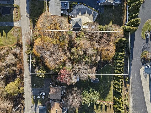 3rd image of 20 Brewster Ave