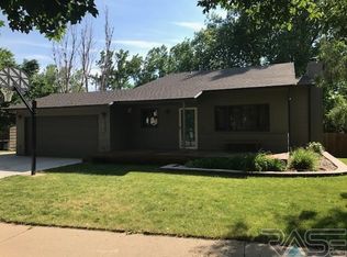 4709 S Glenview Rd, Sioux Falls, SD 57103