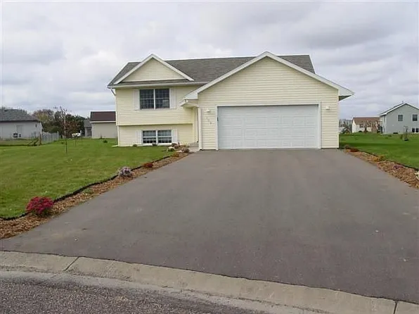 109 French Ct, Roberts, WI 54023