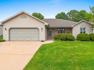 2480 Springmill Dr, Oshkosh, WI 54904