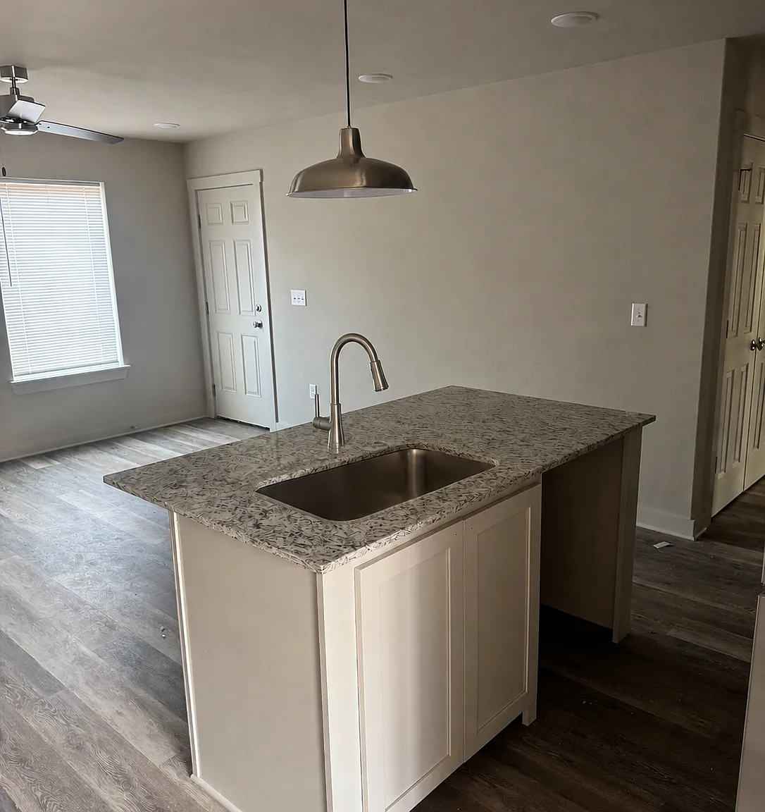 2 bed, 890 sqft, $1,100 — Photo 4