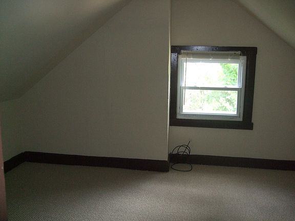 4th image of 108 E Charlton St