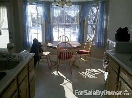 Kitchen and Breakfast nook area