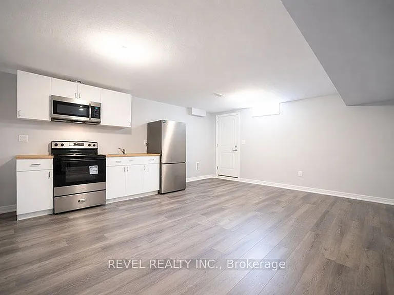 31 Mair Ave #LOWER — Photo 3