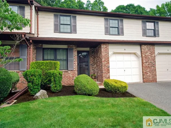 8 Woodfern St, Edison, NJ 08820