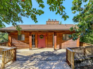 1495 Woodland Dr, Ashland, OR 97520