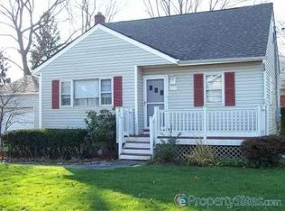 237 8th Ave, West Babylon, NY 11704