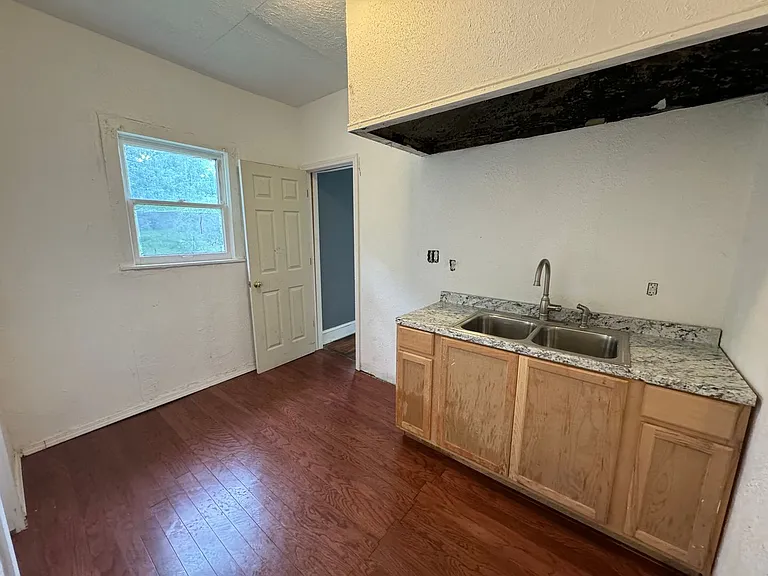 3031 Catherine St — Photo 6