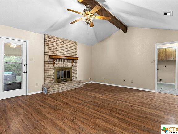 4th image of 2212 Phyllis Dr