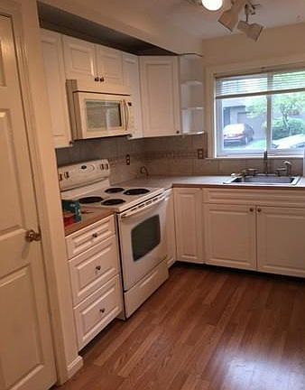 3rd image of 401 Colonial Dr Unit 12