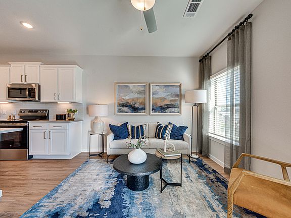 3rd image of 8901 W Fairmont Pkwy #128