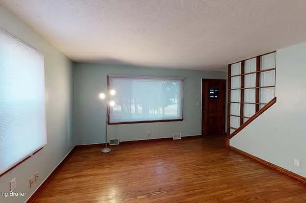 2037 Bashford Manor Ln — Photo 5
