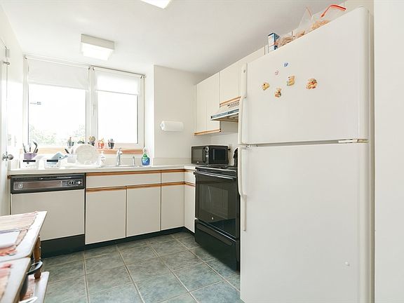 4th image of 50 Watertown St APT 412