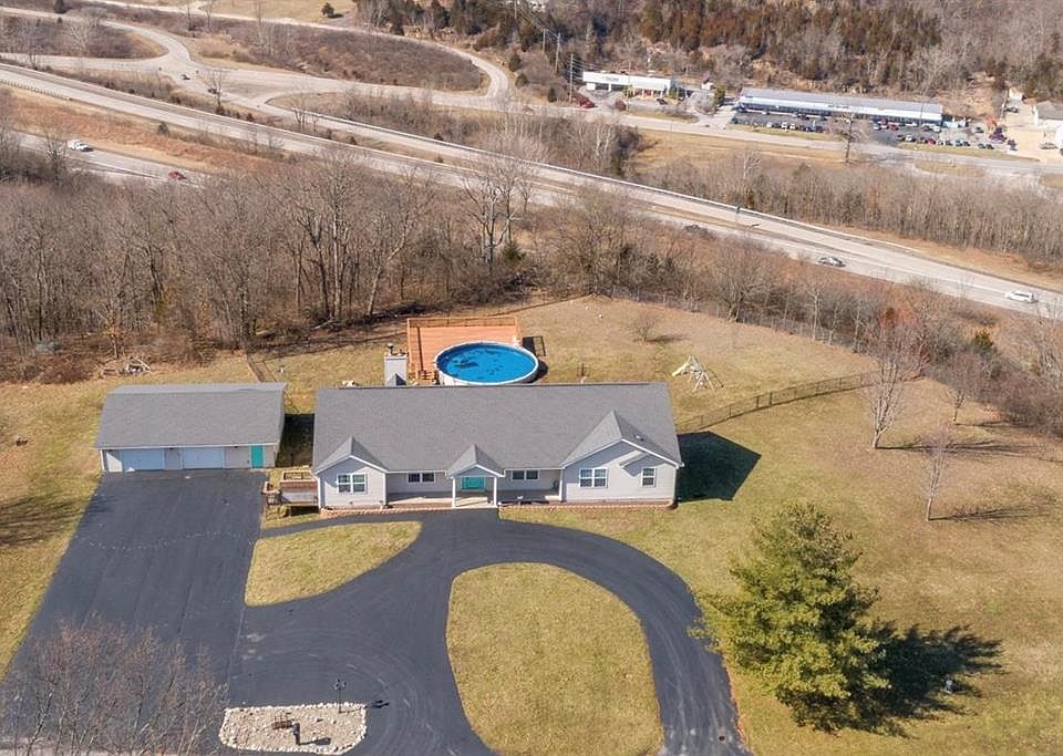 1st image of 3747 Dennis Dr