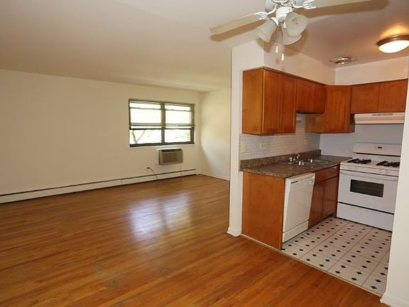 4th image of 3160 N Cambridge Ave APT 501
