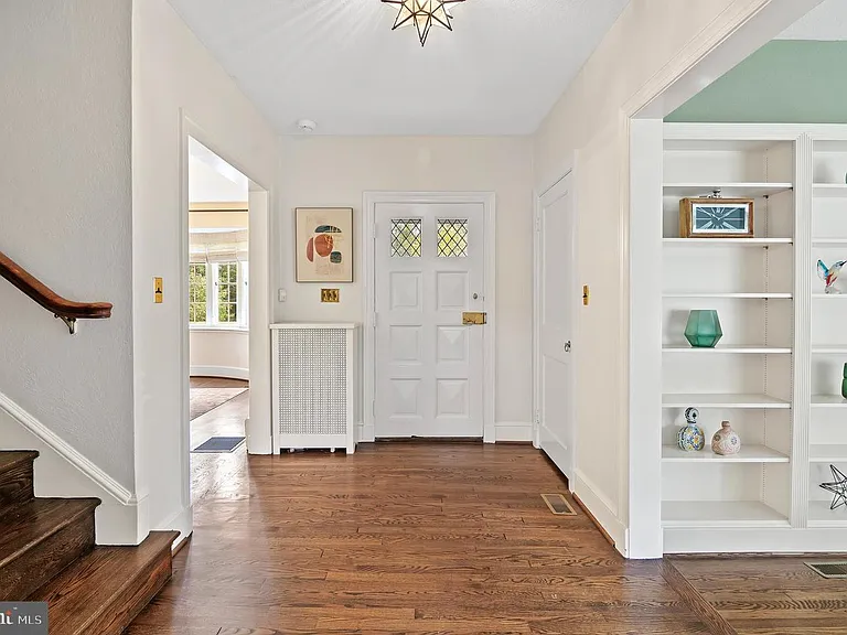 7704 Crossland Rd — Photo 3