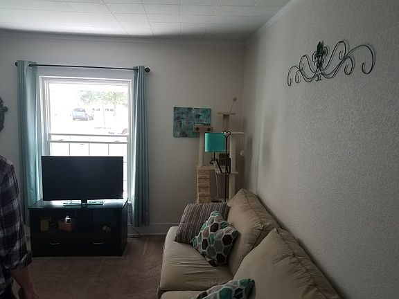 4th image of 213 E Superior St