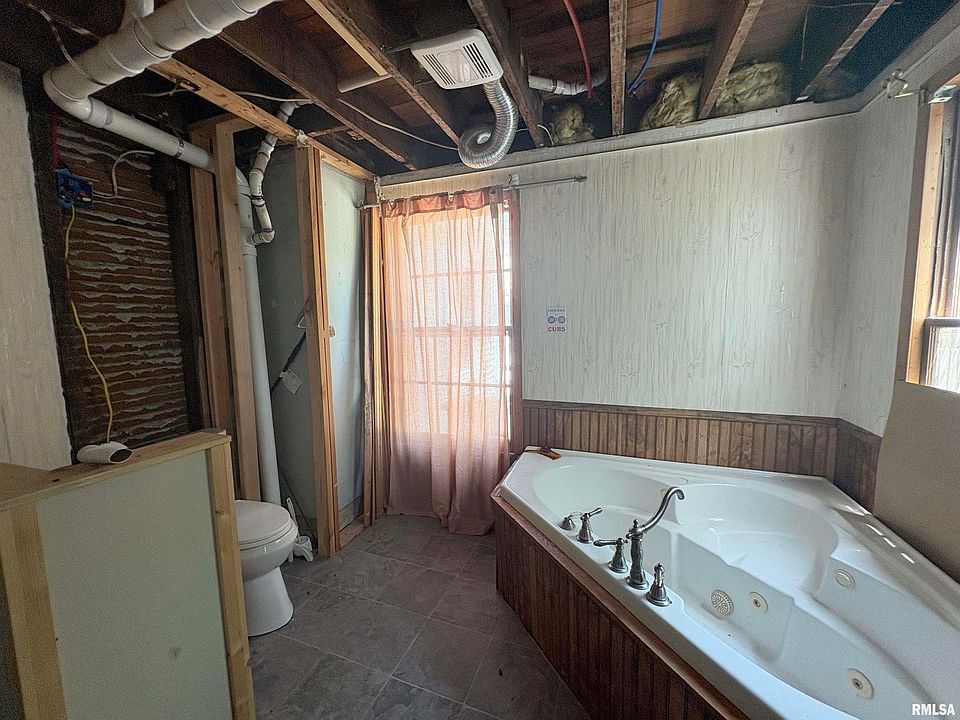 13th image of 114 E Briarwood Ct