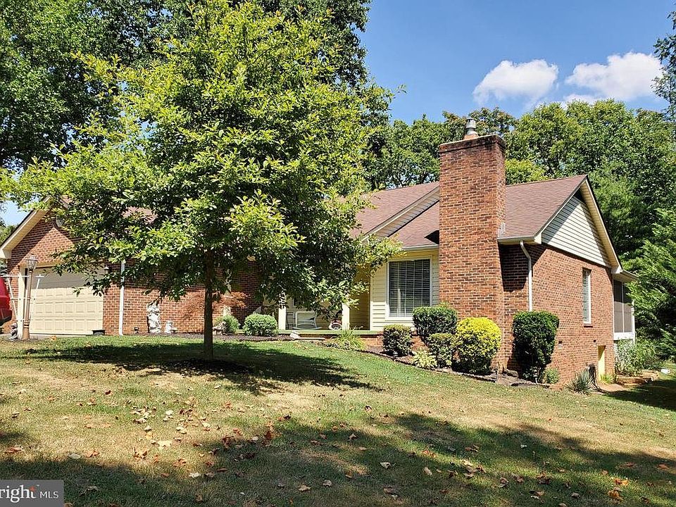 BEAUTIFUL CURB APPEAL