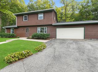 S72W30927 Kettle Ridge Dr, Mukwonago, WI 53149