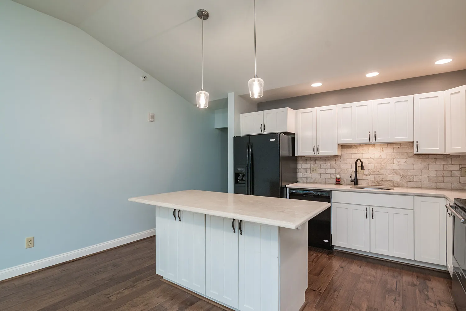 2 bed, 1329 sqft, $2,750 — Photo 3