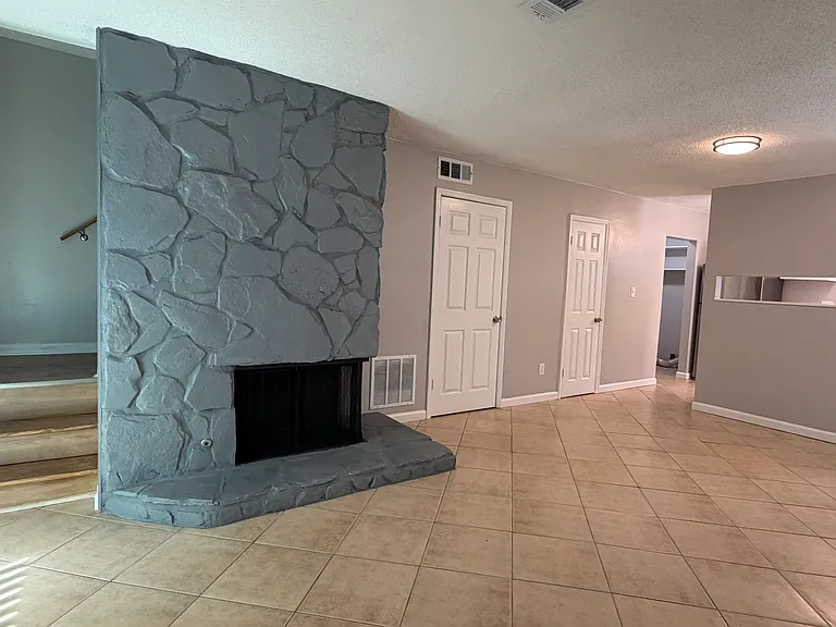 1270 Creekside Ct SE — Photo 4