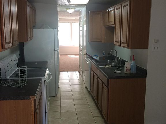 Kitchen with sit in kitchen area