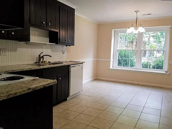 5th image of 128 Kenilworth Dr