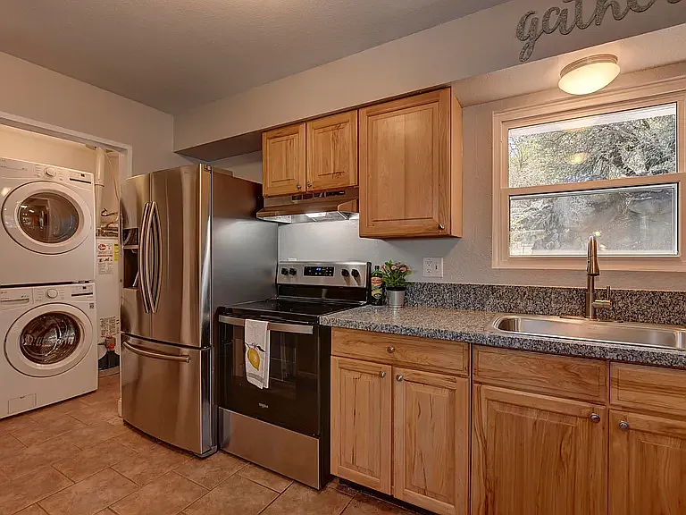 407 Hill Ave — Photo 1