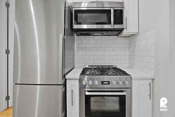 Rented by REZI | media 10