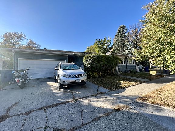 3rd image of 605 16th Ave S