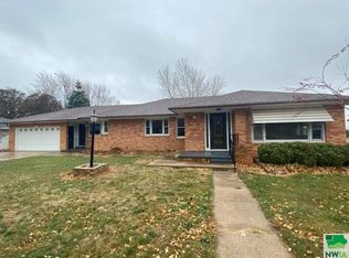 321 Albany Ave SE, Orange City, IA 51041