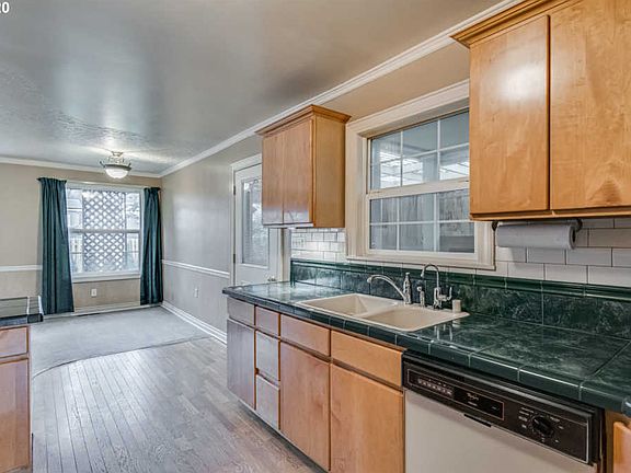 4th image of 315 W 34th St