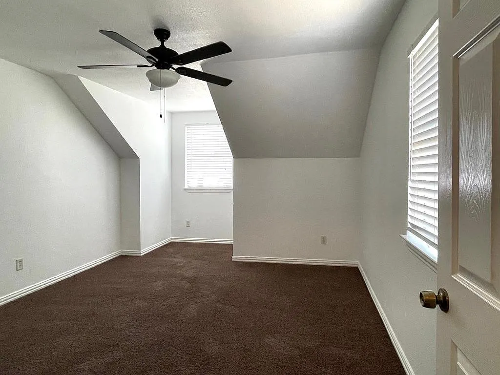 5 bed, 2175 sqft, $2,100 — Photo 3