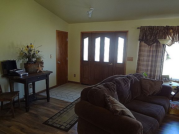 3rd image of 30 Stillwater Dr