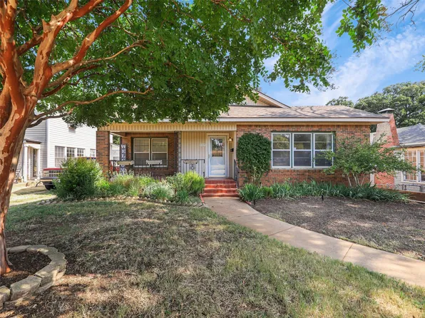 1119 W Walker St, Denison, TX 75020