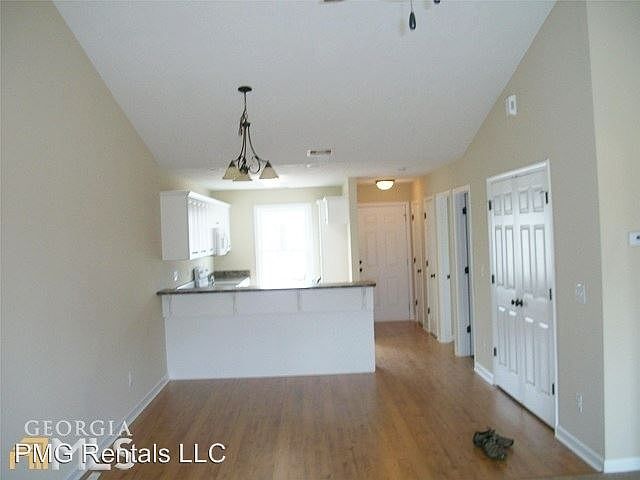 1st image of 220 Sunview Dr