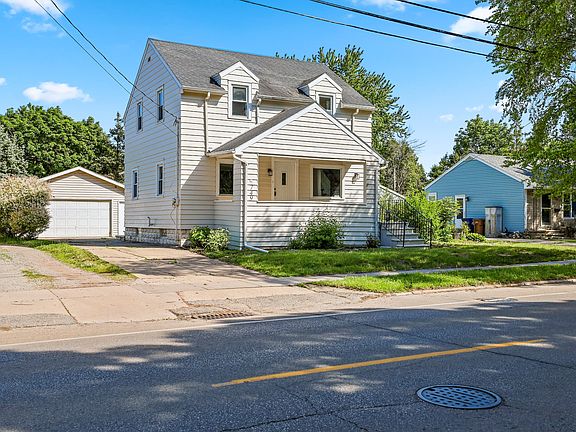 3rd image of 749 Appleton Rd