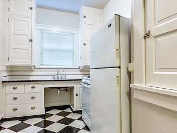 3rd image of 814 NW 22nd Ave #299773a77