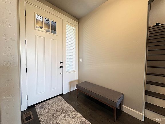 4th image of 641 E Crest Ridge Dr