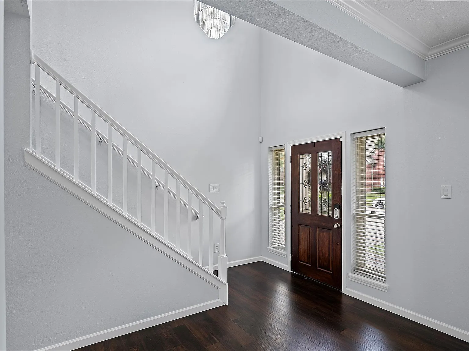 4 bed, 2.5 bath, 2528 sqft, $2,400 — Photo 3