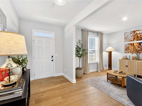 5th image of 3481 Jasmine Way SW