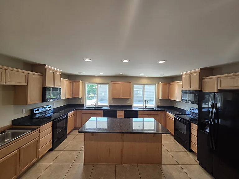 2400 N Ridgeview Ln #1 — Photo 1