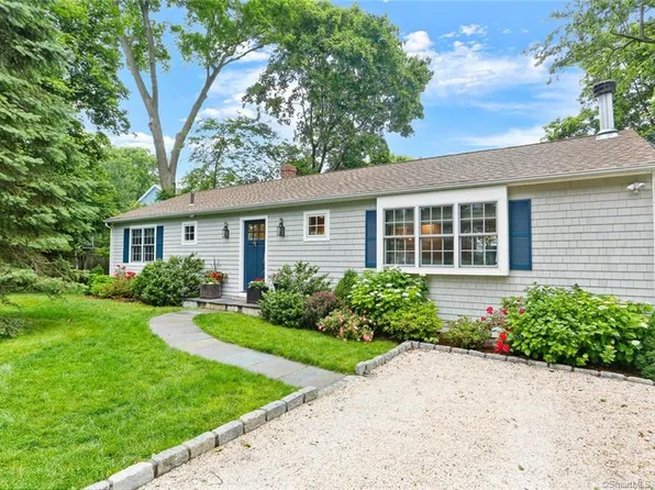 72 Rockledge Dr, Stamford, CT 06902