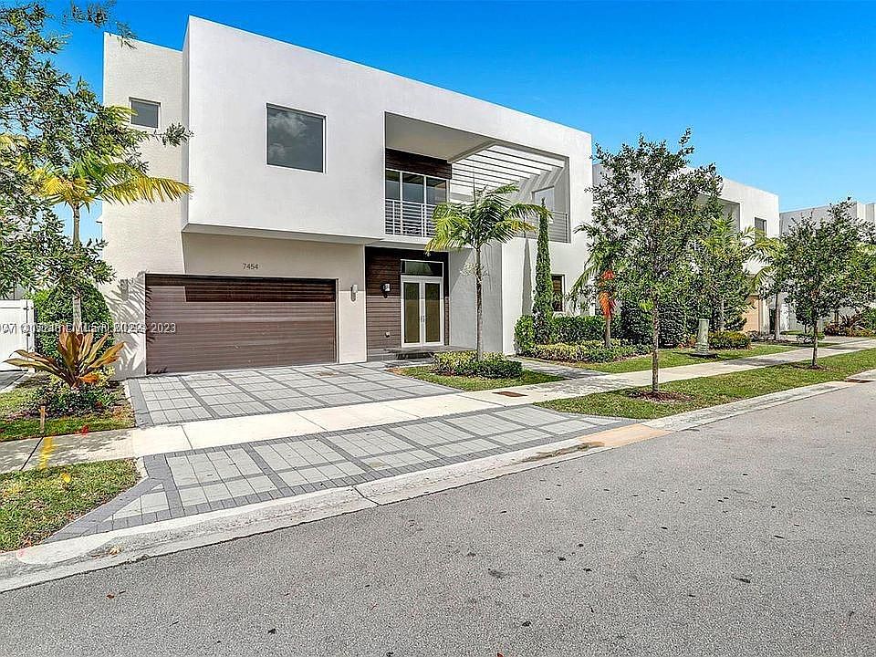 1st image of 7453 NW 99th Pl