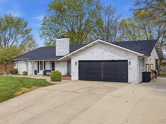 3rd image of 484 Pike Dr W