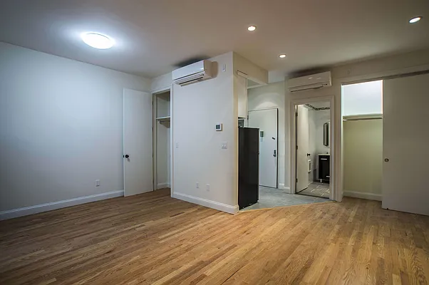 Rented by Cast Iron Real Estate | media 9