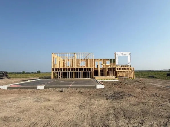 153 Mulberry Loop NE, Minot, ND 58703