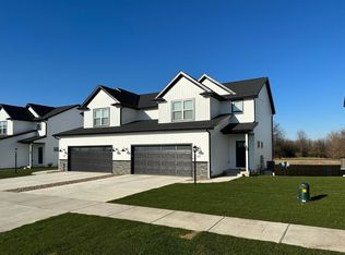 606 Rapp Dr, Mahomet, IL 61853