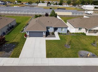 1518 Willow Way, Benton City, WA 99320